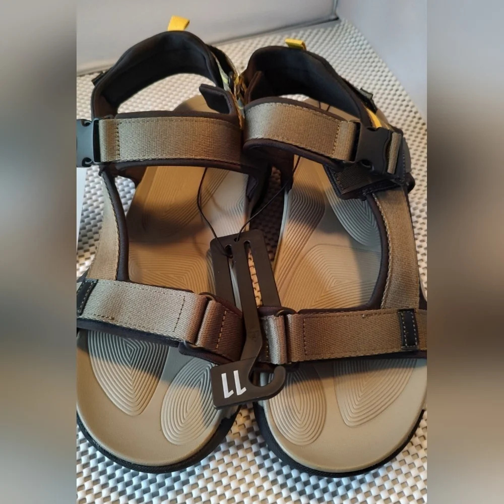 Ozark Trail Men's Size 11 Trek Sandals Adjustable straps